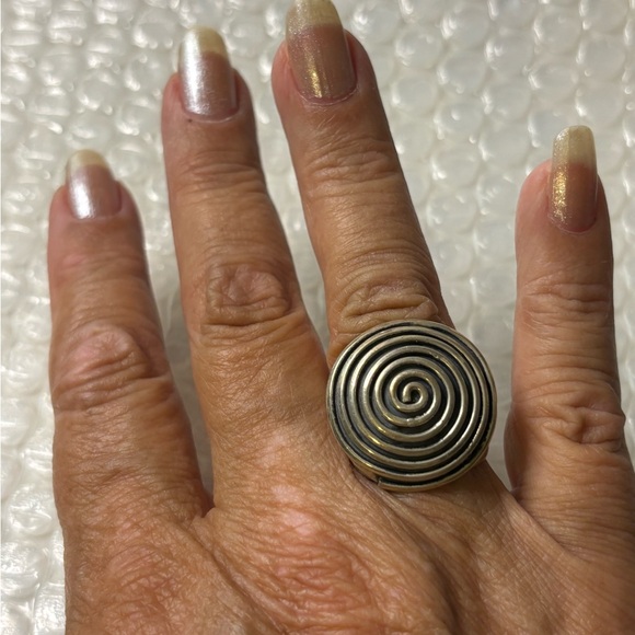 Vintage Sterling Silver Circular Ring - Picture 6 of 6